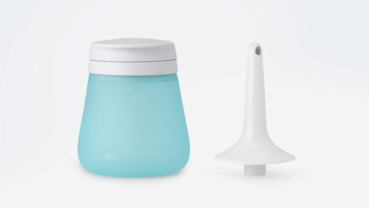 Peristeen Light Irrigationssystem auf grauem Hintergrund